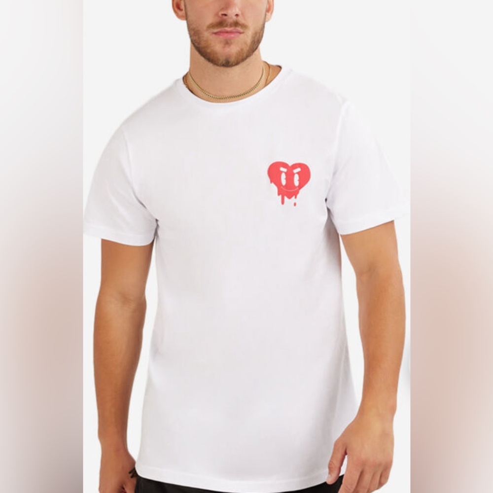 MISTER TEE Graphic Smiley Heart Drip Tee Shirt size medium color white